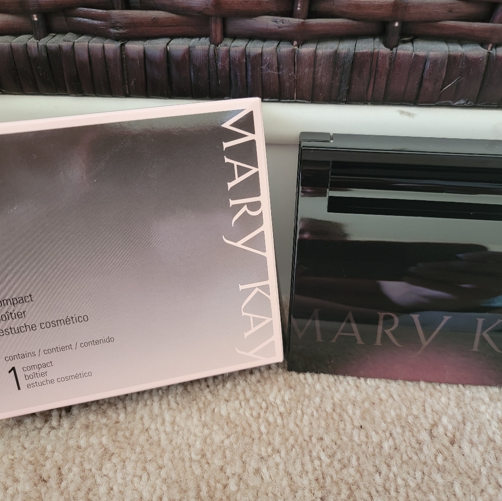 MaryKay compact